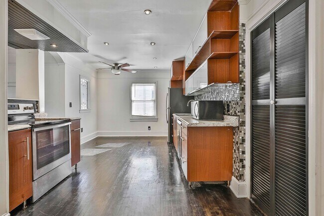 Building Photo - Character-Filled 3BR Home Near Grant Park & Summerhill