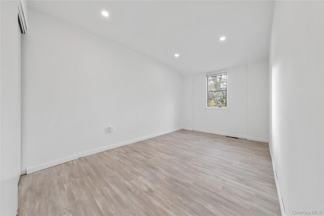 Building Photo - 34 Wooded Way