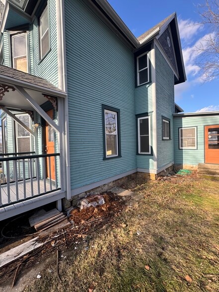 Building Photo - 10 E Nelson St