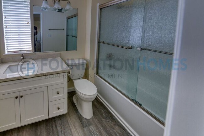 Building Photo - 404 San Marin Dr
