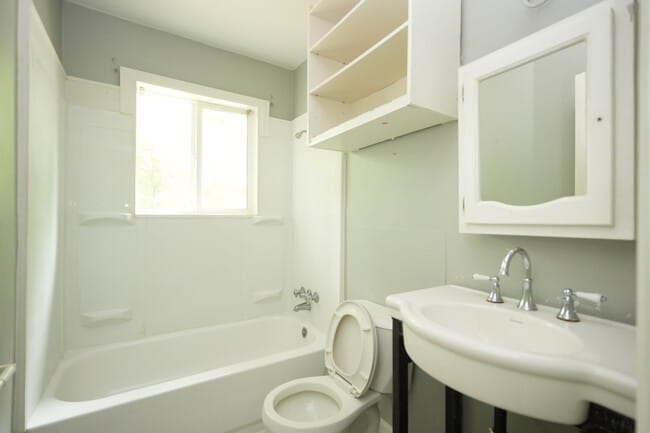 Building Photo - 2912 Cedarhurst Dr