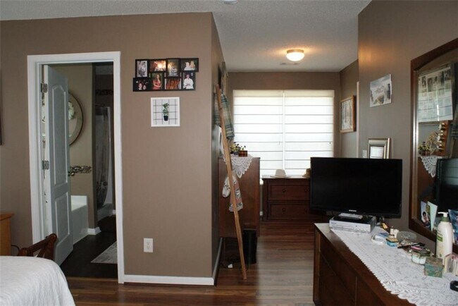 Building Photo - 211 Lucas Way