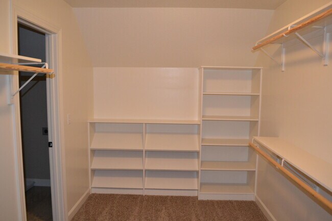 Building Photo - 5627 Spicewood Dr