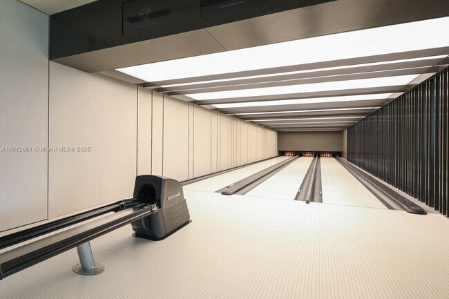 Building Photo - 650 NE 32nd St