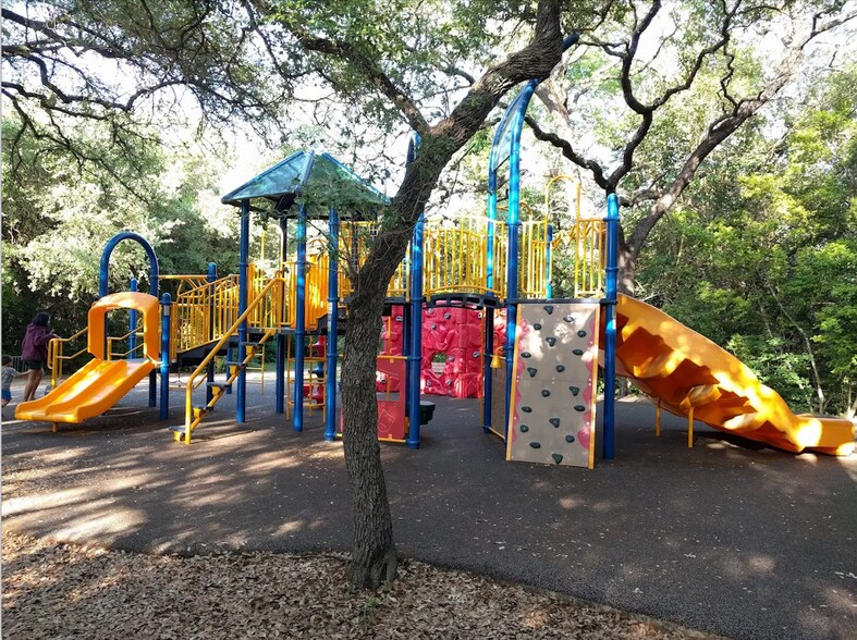 Building Photo - 8513 Bargamin Dr