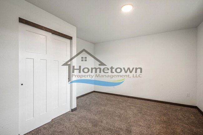 Building Photo - 3-Bedroom, 2-Bathroom Home with 3-Car Gara...