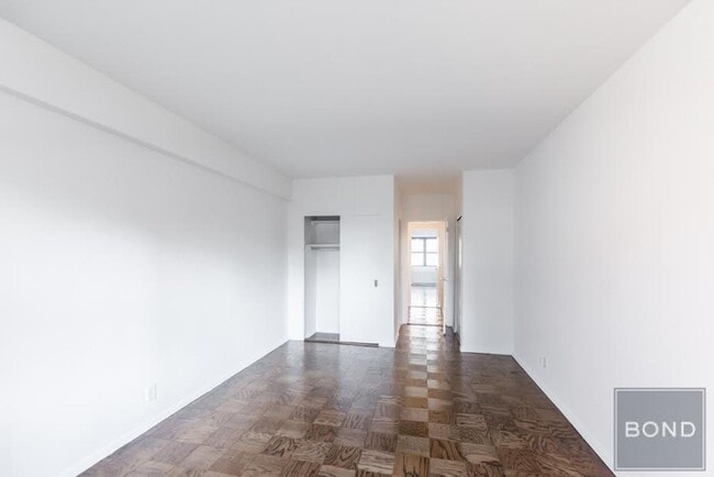 Building Photo - 401 E 88th St