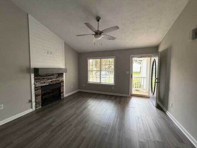 Building Photo - 219 Long Creek Dr