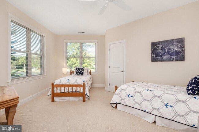 Building Photo - 1576 Bay Head Rd