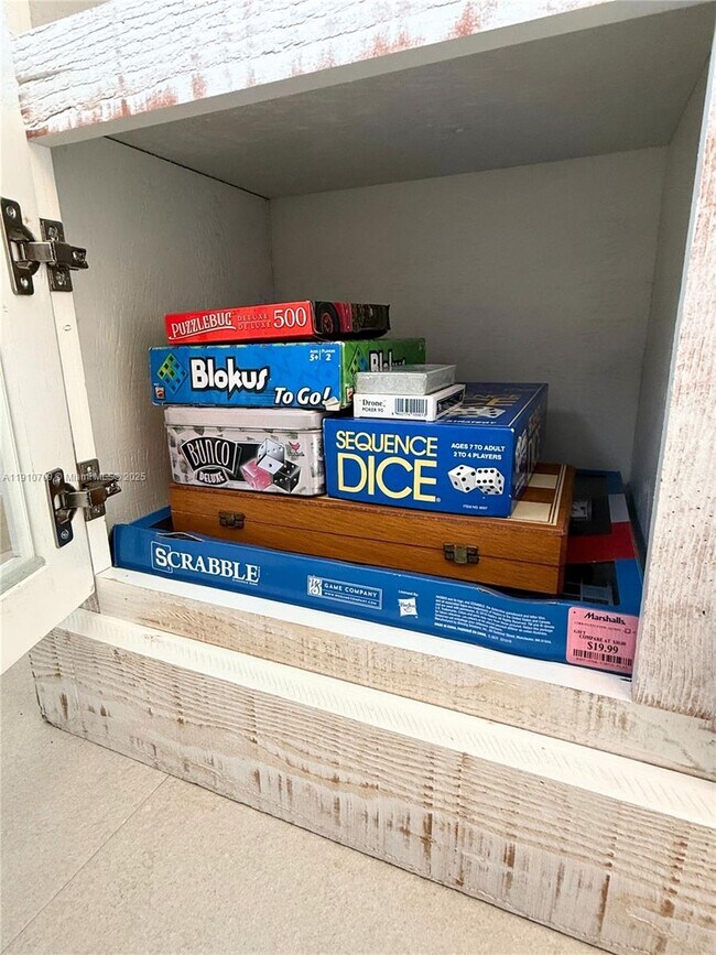 Building Photo - 1705 N Riverside Dr