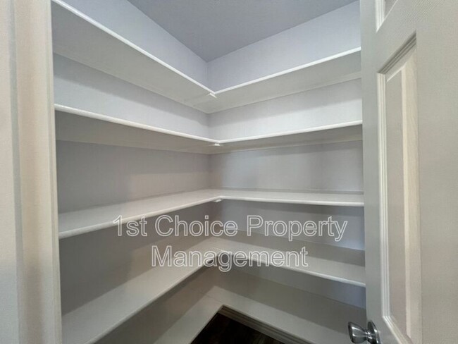 Building Photo - 9221 Comanche Ridge Dr