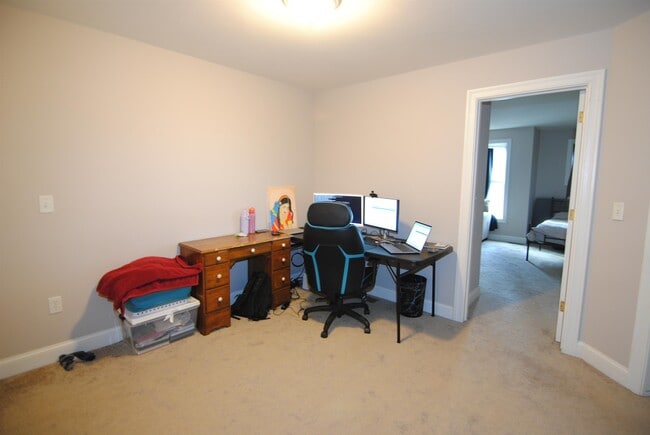 Building Photo - 3 Maple Ridge Dr