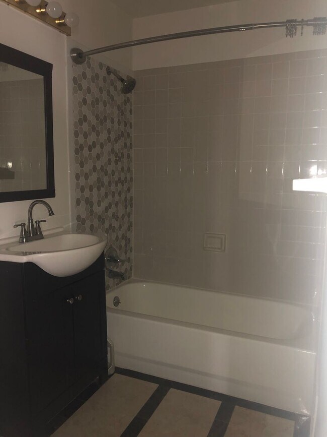 Building Photo - Well Maintained & Updated - 3 BR - Reston Metro