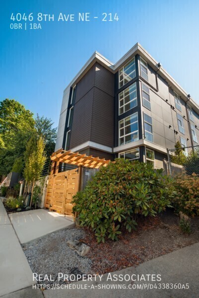 Building Photo - 4046 8th Ave NE