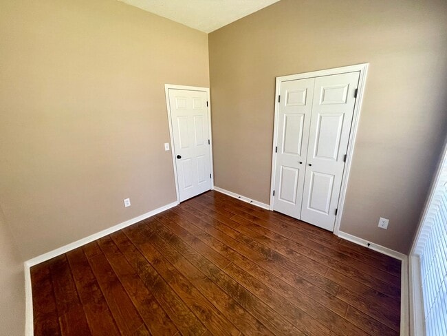 Building Photo - 3/2 For Rent in Brandon 047!