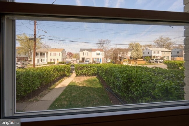 Building Photo - 2319 Riverview Terrace