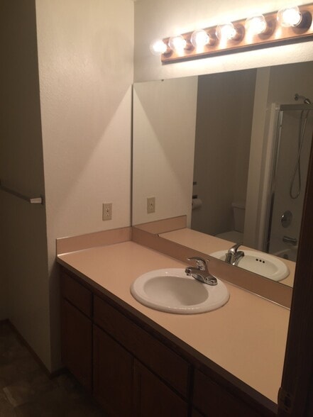 Building Photo - 4099 Scenic Dr