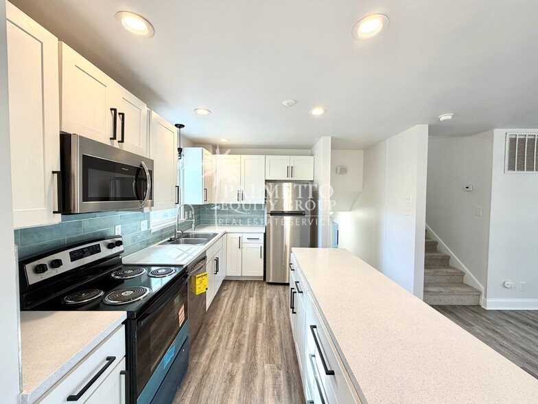 Building Photo - 2210 Waynick St