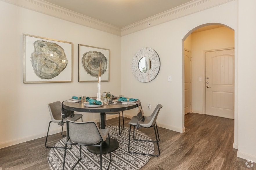 2BR,, 2BA - 1029SF Dining Room - Boardwalk Med Center