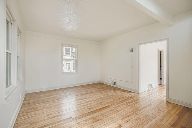 Building Photo - 610 Fairview Ave N