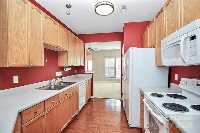 Building Photo - 9563 Glenashley Dr