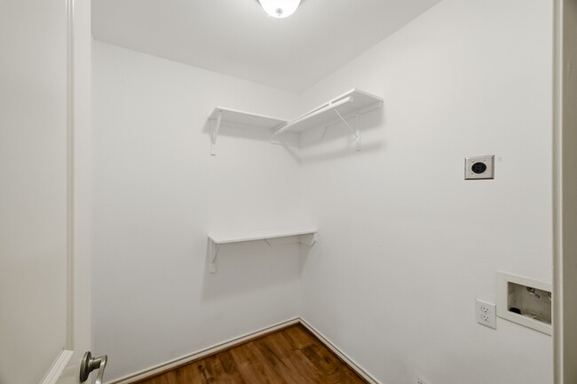 Building Photo - 16250 Indian Mill Dr