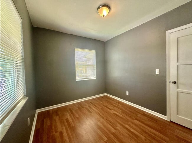 Building Photo - 24 SW 10th Ave