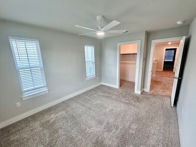 Building Photo - Modern 3-Bedroom, 2.5-Bathroom in Easton Park!