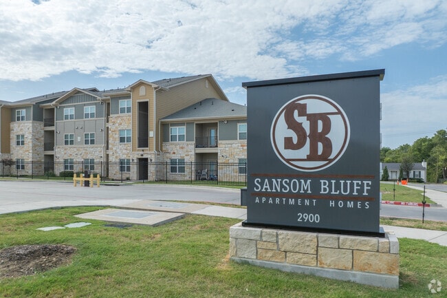 Building Photo - Sansom Bluff