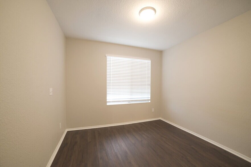 Building Photo - 8556 W Ocotillo Rd
