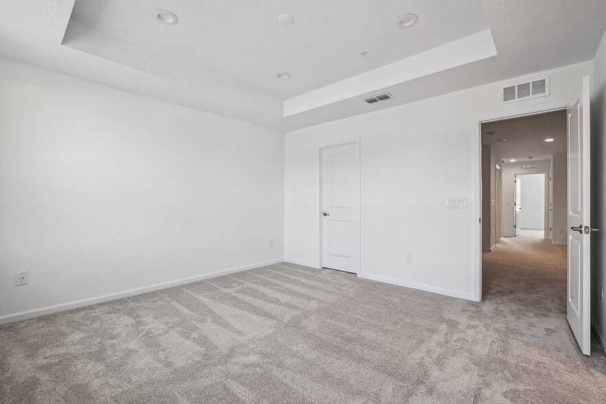 Building Photo - 1653 Pinecliff Dr