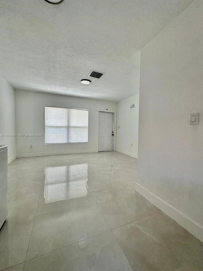 Building Photo - 1191 NW 40th St