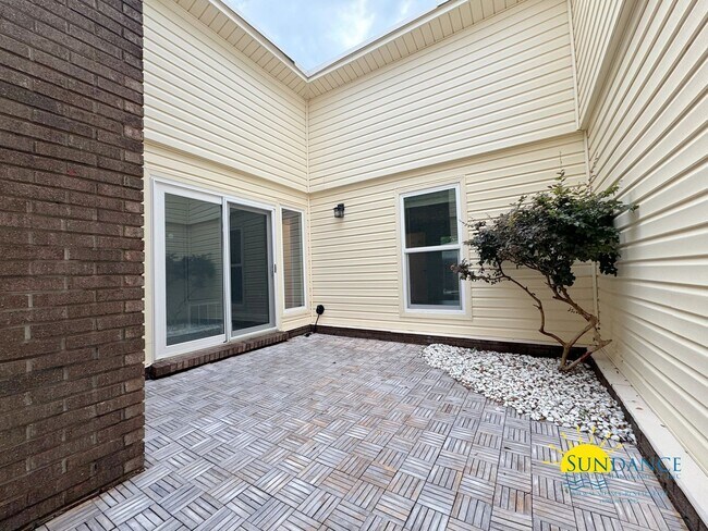 Building Photo - Stunning 4 Bedroom Overbrook Home with a Sparking Pool!