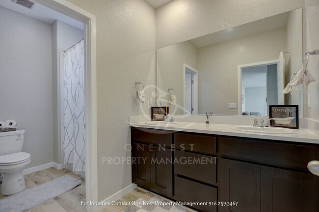 Building Photo - Stunning 4-bedroom, 3-bathroom Home in the heart of Lincoln!