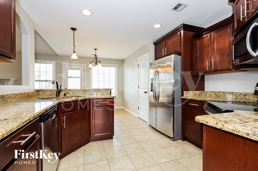 Building Photo - 698 Ellie Nat Dr