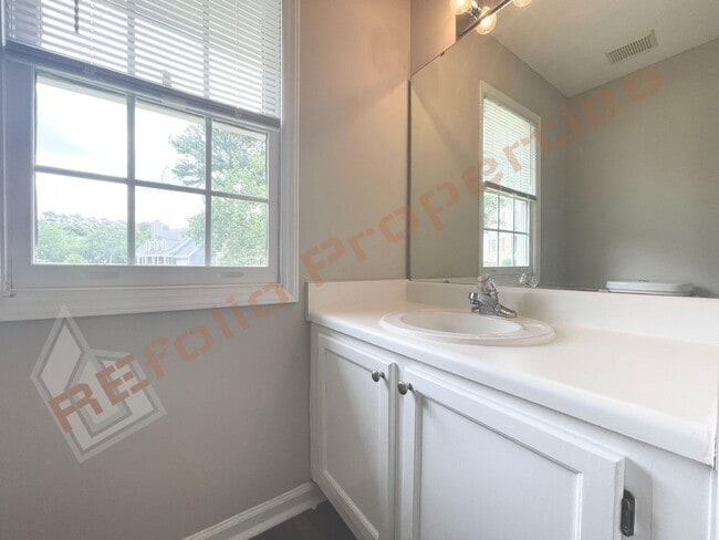 Building Photo - 537 Mountain Lake Dr