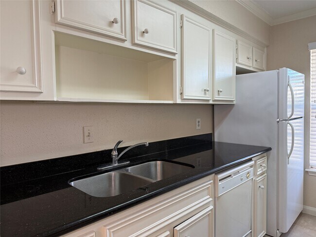 Building Photo - 1223 Augusta Dr