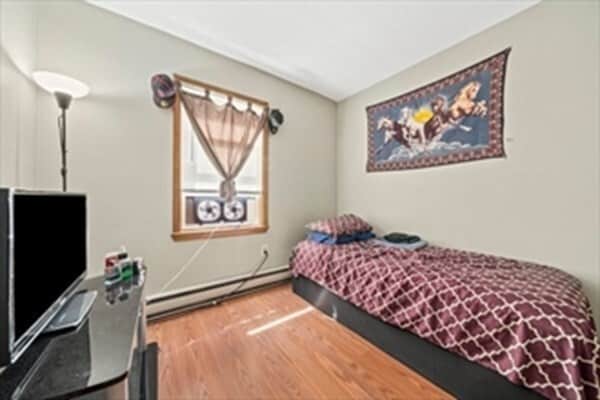 Building Photo - 453 Pond St