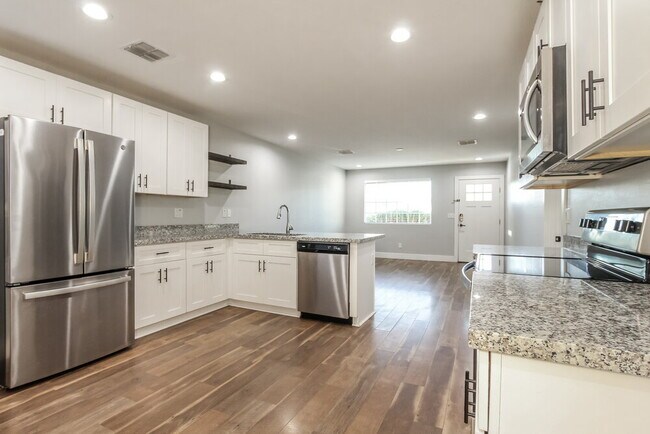 Building Photo - 3862 W Tamarisk St