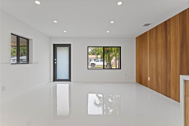 Building Photo - 1524 SW 32nd Ct