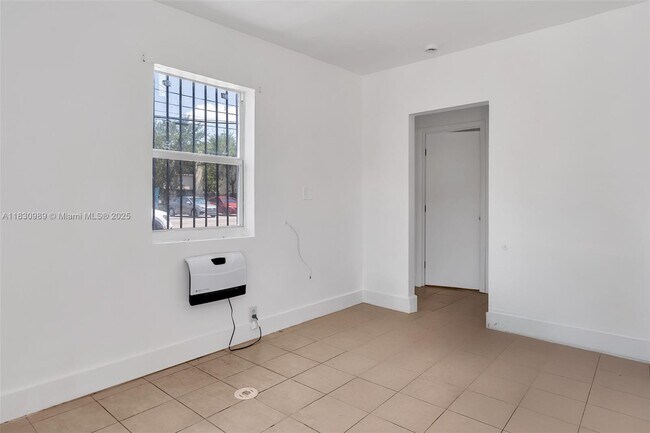 Building Photo - 2047 Lincoln Ave