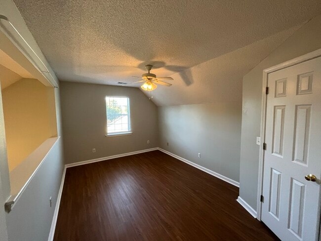 Building Photo - Large backyard and screened porch