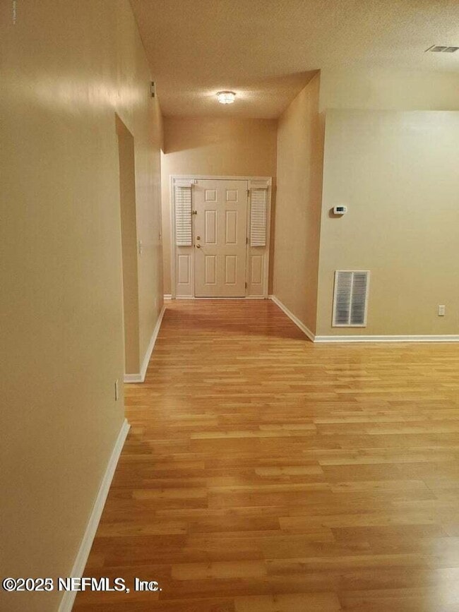 Building Photo - 1058 Waterfall Dr
