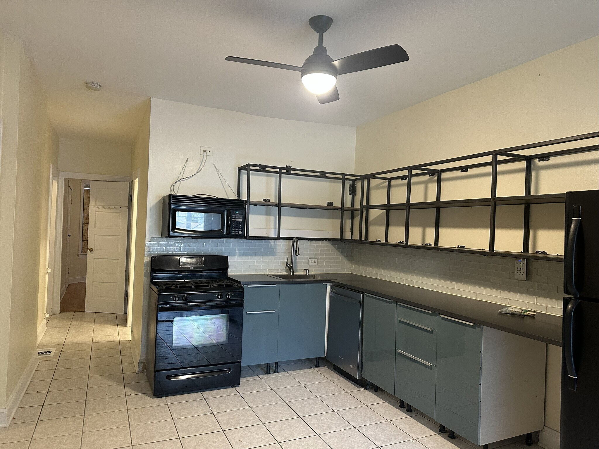 Building Photo - 3241 N Lawndale Ave