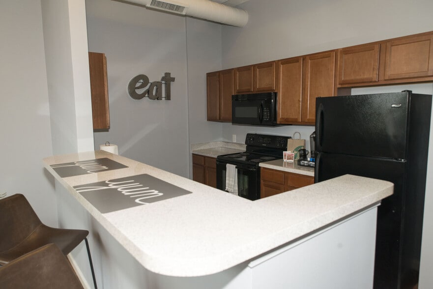 Building Photo - 1010 Central