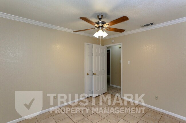 Building Photo - 417 Cottonwood Dr