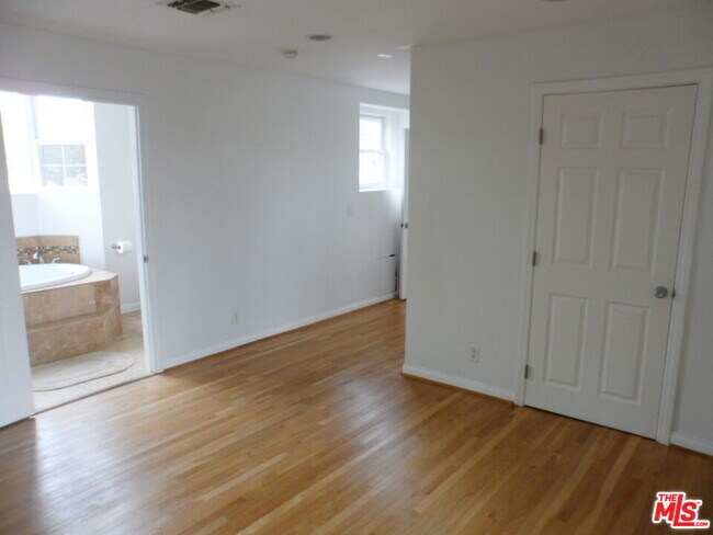 Building Photo - 12566 Woodbine St