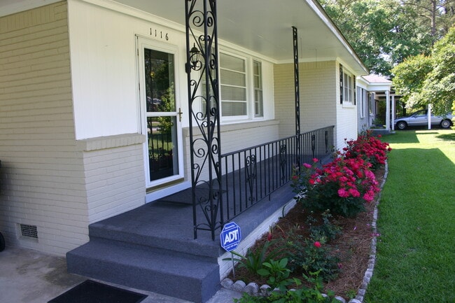 Building Photo - 1116 Deerwood St