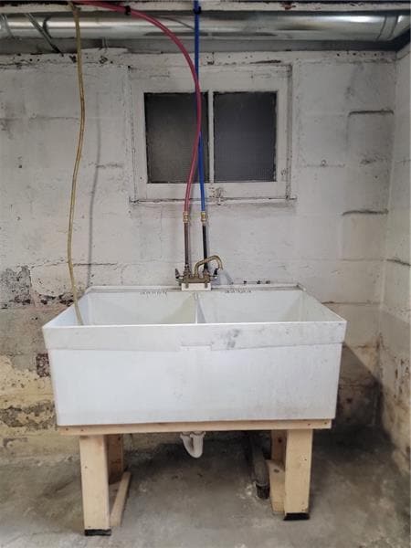 Building Photo - 1040 Wilson Pl