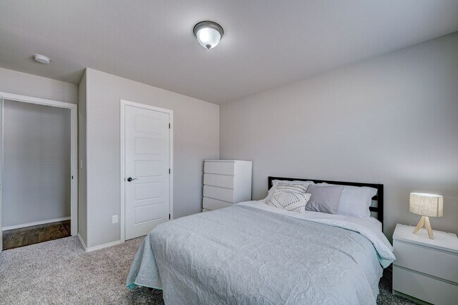 Building Photo - Beautiful Fully Furnished Home in Broken Arrow!